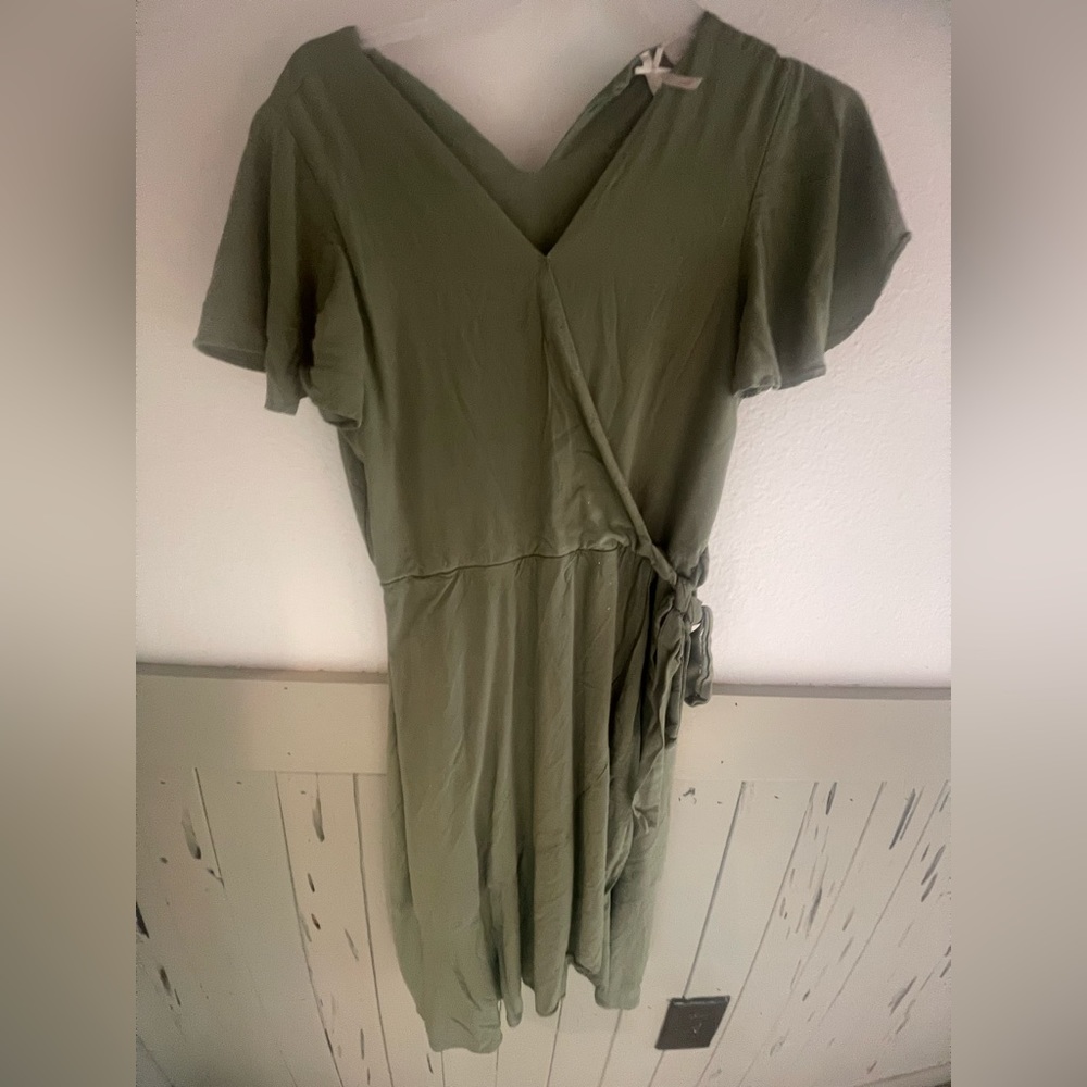 Green trends girl dress in size 8 kids